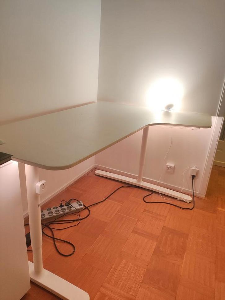 Ikea Bureau - Wit - Goede Staat - Ideaal voor werk of studie, Huis en Inrichting, Bureaus, Zo goed als nieuw, Ophalen