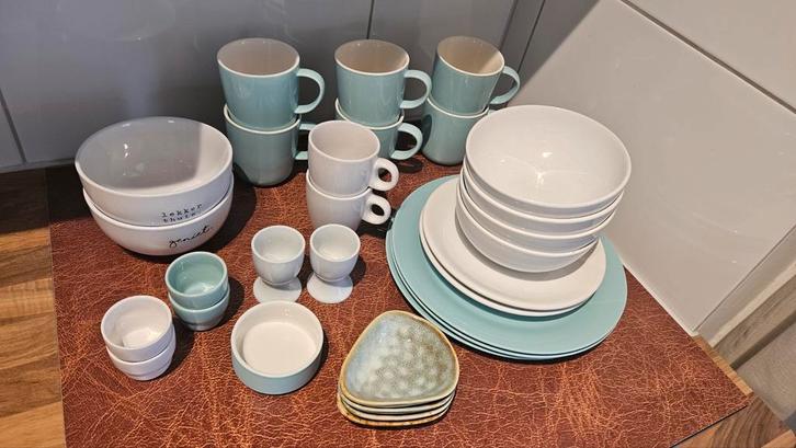 25 delig Hema servies turquoise wit, Huis en Inrichting, Keuken | Servies, Zo goed als nieuw, Compleet servies, Overige stijlen