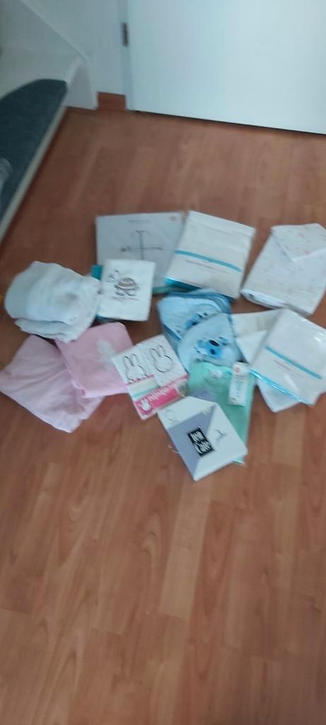 Babypakket, hoeslakens, hydrofieldoeken badcape enz te koop, Kinderen en Baby's, Kinderkamer | Beddengoed, Zo goed als nieuw, Overige typen