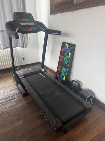 Treadmill with gym equipment beschikbaar voor biedingen