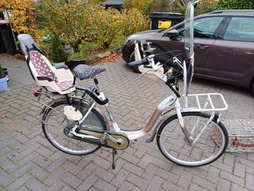 Mamafiets met mand voor extra bagage  beschikbaar voor biedingen
