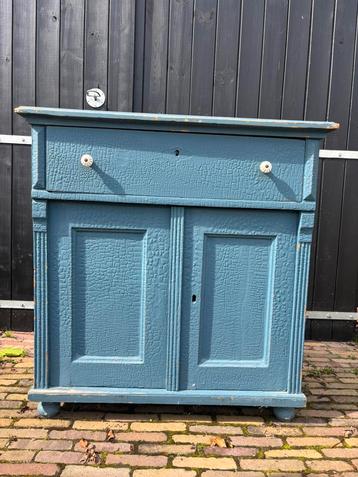 Brocante dressoir meidenkast uit Frankrijk beschikbaar voor biedingen