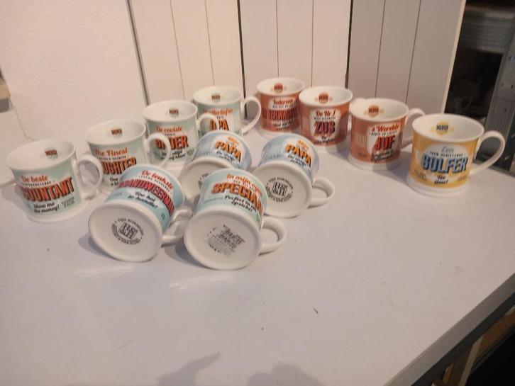 Bekers met beroep of familie naam, Huis en Inrichting, Keuken | Servies, Nieuw, Kop(pen) en/of Schotel(s), Overige stijlen, Porselein