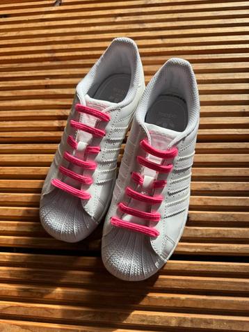Nieuwe Adidas Superstar beschikbaar voor biedingen