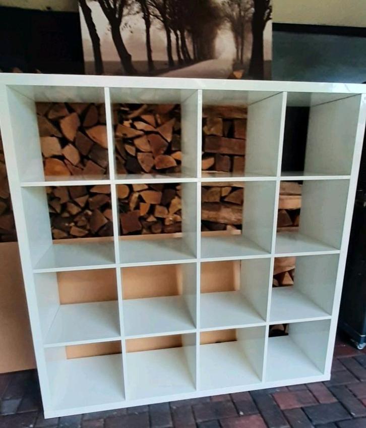 Ikea kallax Vakkenkast hoogglans wit, Huis en Inrichting, Kasten | Boekenkasten, Zo goed als nieuw, Ophalen