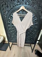 Nucci Jurk Maat M - Beige, Maat 38/40 (M), Beige, Ophalen of Verzenden, Knielengte