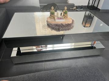 Glazen salontafel beschikbaar voor biedingen