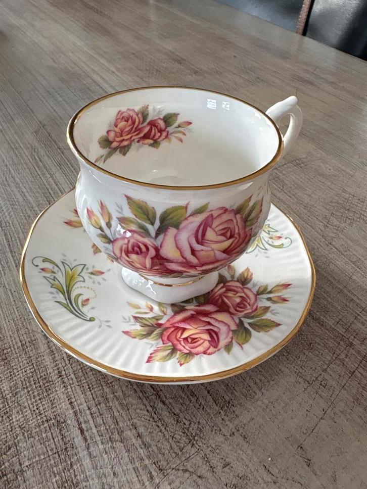 Vintage Elizabethan Theekop en Schotel, Antiek en Kunst, Antiek | Servies compleet, Ophalen