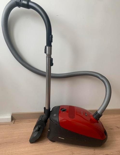 Miele stofzuiger 1600Watt., Witgoed en Apparatuur, Stofzuigers, Refurbished, Stofzuiger, 1200 tot 1600 watt, Stofzak, Ophalen