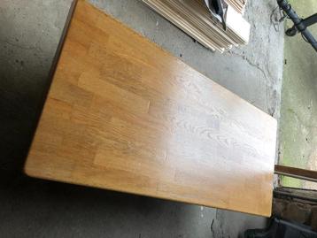 Zware kwaliteit salon tafel beschikbaar voor biedingen