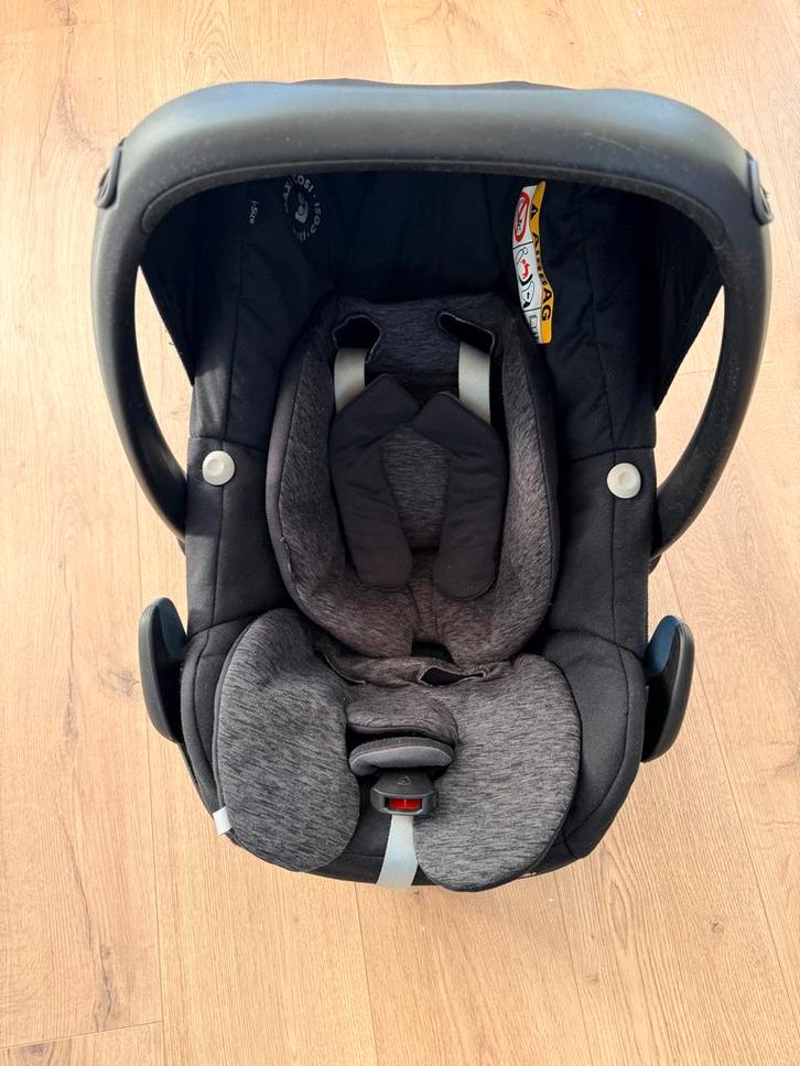 Maxi Cosi Pebble Pro I size, met familyfix en joolz adapter, Kinderen en Baby's, Autostoeltjes, Gebruikt, Maxi-Cosi, 0 t/m 13 kg