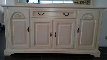 Dressoir, vitrinekast,tv kast,salontafel beschikbaar voor biedingen