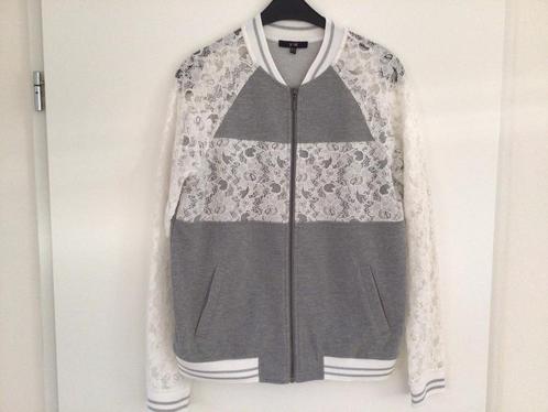 Yest jasje, vest, maat 40 large, grijs met wit kant, zgan, Kleding | Dames, Truien en Vesten, Zo goed als nieuw, Maat 38/40 (M)