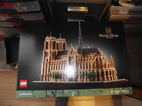 LEGO ARCHITECTURE NOTRE-DAME (21061), Kinderen en Baby's, Speelgoed | Bouwstenen, Zo goed als nieuw, Overige merken, Ophalen of Verzenden