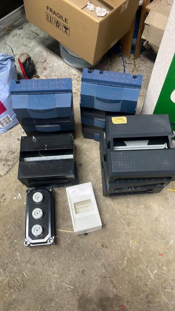 Diverse lege groepenkasten, Doe-het-zelf en Verbouw, Elektra en Kabels, Zo goed als nieuw, Overige typen, Ophalen of Verzenden