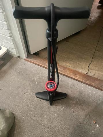 Fietspomp vloerpomp als nieuw beschikbaar voor biedingen