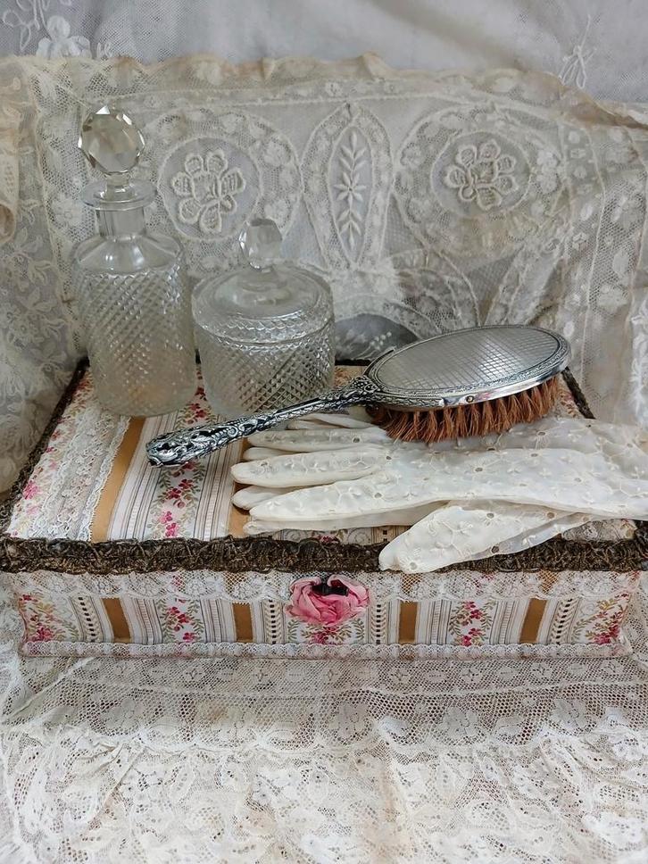 Oude verzilverde borstel..., Antiek en Kunst, Curiosa en Brocante, Verzenden