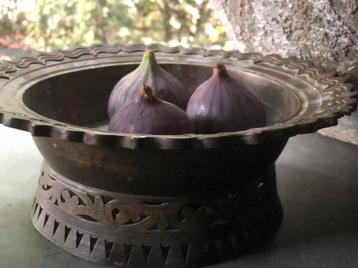 Oosterse offerschaal sober sleets beschikbaar voor biedingen