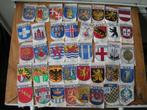 ruim 50 zijdjes emblemen wapenschilden van Végé nr GG 1321, Antiek en Kunst, Verzenden
