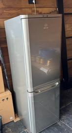 Indesit koel/vrieskoelkast, Witgoed en Apparatuur, Koelkasten en IJskasten, Ophalen, 200 liter of meer, Met aparte vriezer, Zo goed als nieuw