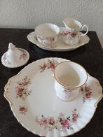 ROYAL ALBERT servies. Roomstel, lepelvaasje, gebakschaal., Antiek en Kunst, Antiek | Servies los, Ophalen of Verzenden