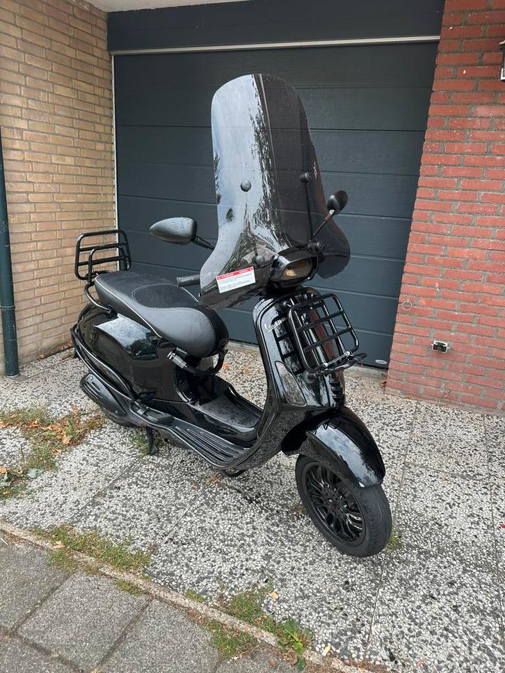 Vespa sprint 2017, Fietsen en Brommers, Scooters | Vespa, Gebruikt, Vespa S, Maximaal 25 km/u, Benzine, Ophalen