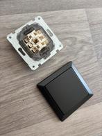 Wisselschakelaar met afdekraam, Doe-het-zelf en Verbouw, Elektra en Kabels, Ophalen of Verzenden, Nieuw