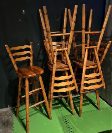 Volledig houten Barkrukken met leuning en voetsteun 9 stuks  beschikbaar voor biedingen