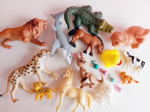 Set 17 plastic dieren om heerlijk mee te spelen, Verzamelen, Poppetjes en Figuurtjes, Zo goed als nieuw, Ophalen of Verzenden