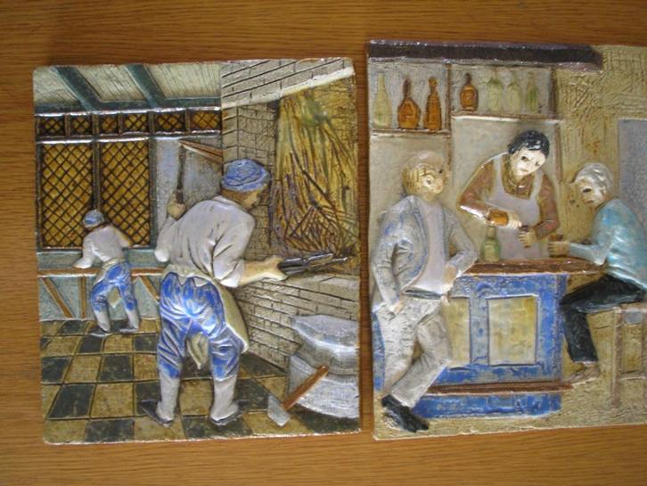Luigi Amati 2 zware profiel wandtegels van beroepen smid bar, Antiek en Kunst, Antiek | Keramiek en Aardewerk, Ophalen of Verzenden