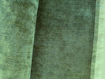 Designers Guild Zaragoza; groen; restant velvet meubelstof beschikbaar voor biedingen