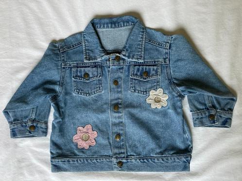 Spijkerjas / jeansjas met gekleurde bloemen +/- maat 86, Kinderen en Baby's, Babykleding | Maat 86, Gebruikt, Meisje, Jasje, Ophalen of Verzenden