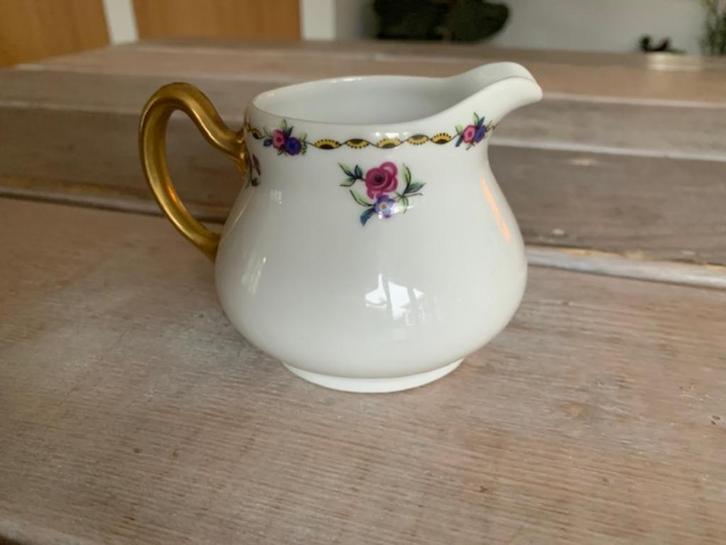 Klein romantisch melkkannetje roosjes. Limoges France. Goud., Antiek en Kunst, Antiek | Servies los, Ophalen