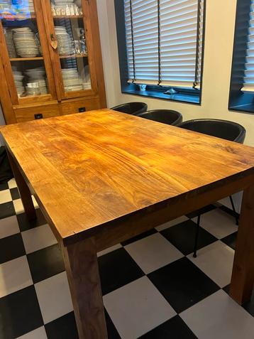 Massief teakhouten eettafel 160x90cm beschikbaar voor biedingen