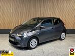 Toyota Aygo 1.0 VVT-i x-play Navi | Camera | LED verlichting, Voorwielaandrijving, Stof, Gebruikt, Euro 6