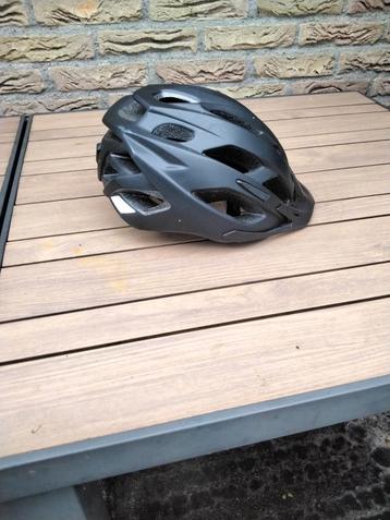 Mooie zwarte fietshelm  beschikbaar voor biedingen