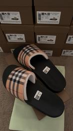 Burberry Slippers | NIEUW, Bruin, Nieuw, Burberry, Ophalen