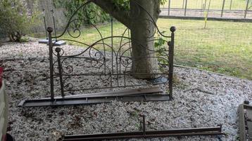 Metalen 2 persoons bed frame  GRATIS 