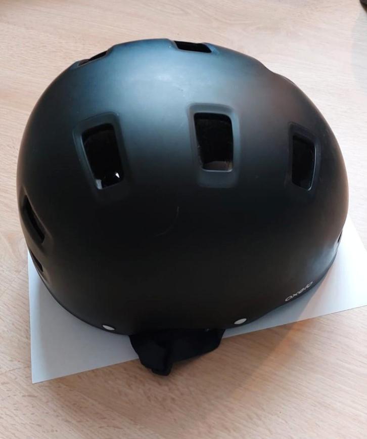 Helm van oxelo, Sport en Fitness, Skateboarden, Zo goed als nieuw, Bescherming, Ophalen