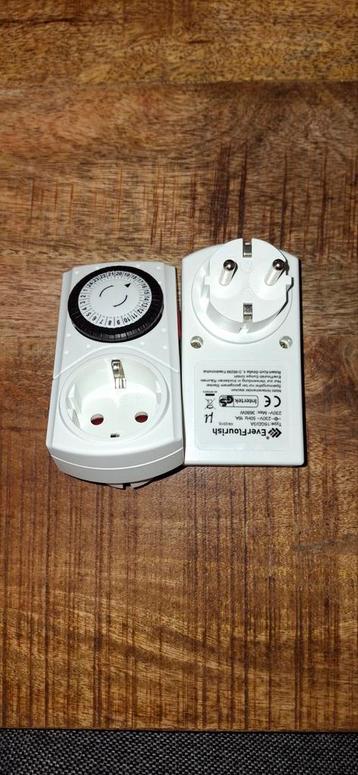 2x Analoge Tijdklok - Perfect voor automatisering! beschikbaar voor biedingen