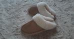 Nieuwe fluffy pantoffels 39/40, Kleding | Dames, Schoenen, Ophalen of Verzenden, Nieuw, Beige, Pantoffels of Sloffen