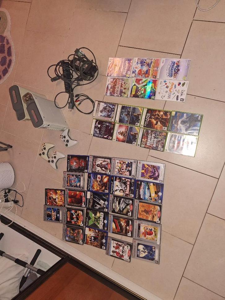 2 xbox 360's 3 controllers en een verzameling spelletjes, Spelcomputers en Games, Spelcomputers | Xbox 360, Gebruikt, 60 GB, 360 Pro of Premium