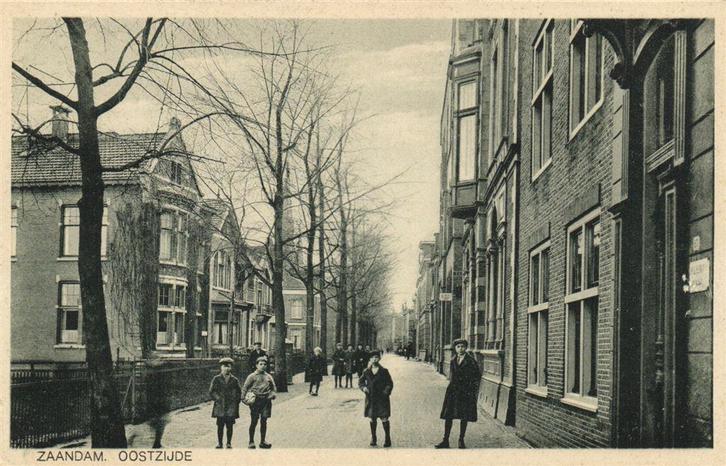 Zaandam. Oostzijde - kinderen - ongelopen, Verzamelen, Ansichtkaarten | Nederland, Ongelopen, Noord-Holland, Voor 1920, Ophalen of Verzenden