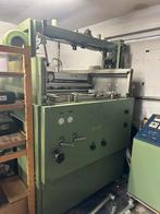 Thermovormmachine ILLIG en lintzaagmachine, Ophalen