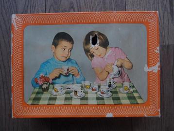 Mooi DE kinder thee servies originele doos 1975 - 1980 beschikbaar voor biedingen