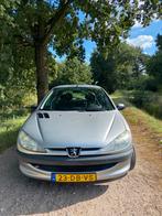 Peugeot 206 1.4 XT 5D 1999 Grijs APK t/m mei 2026, Auto's, Peugeot, Voorwielaandrijving, 15 km/l, 4 cilinders, Origineel Nederlands