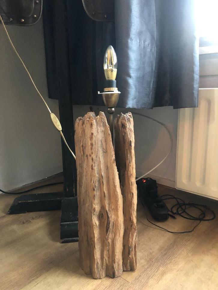 tafellamp van drijfhout – sfeervolle landelijke verlichting, Huis en Inrichting, Lampen | Tafellampen, Nieuw, Minder dan 50 cm