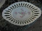 Schaal / Broodmand met roze roosjes en Ajour rand, Antiek en Kunst, Antiek | Servies los, Ophalen of Verzenden