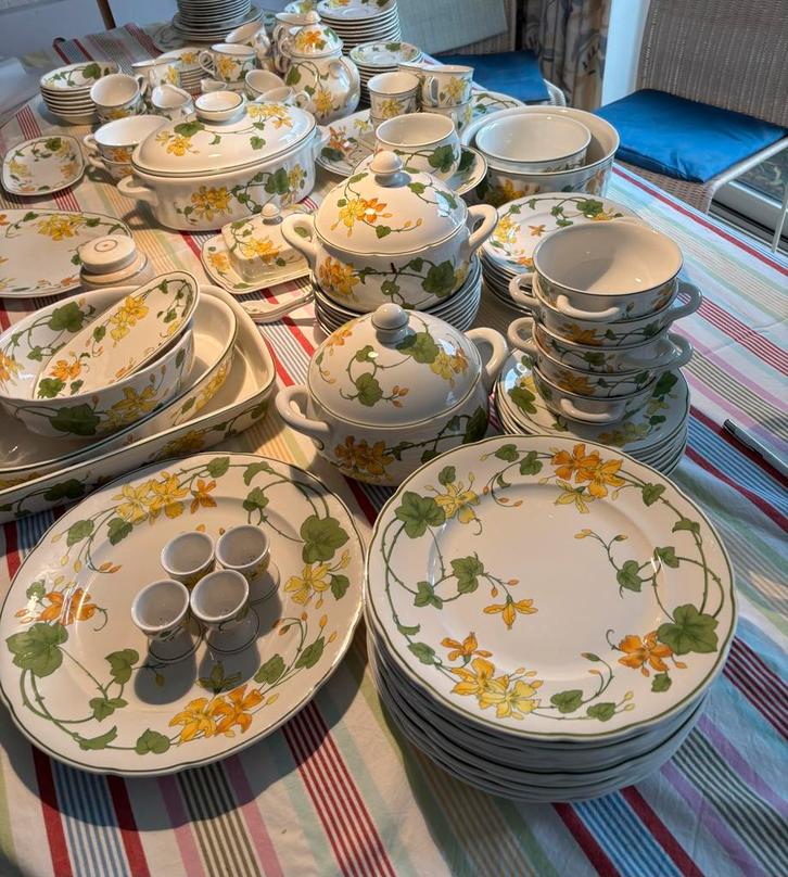 Villeroy en Boch grote set Geranium, Antiek en Kunst, Antiek | Servies compleet, Ophalen