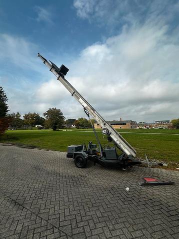 Paus Verhuislift - 21 Meter Hoog beschikbaar voor biedingen